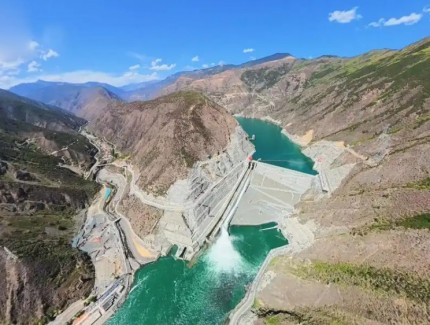 大渡河流域金川水电站今天正式并网发电
